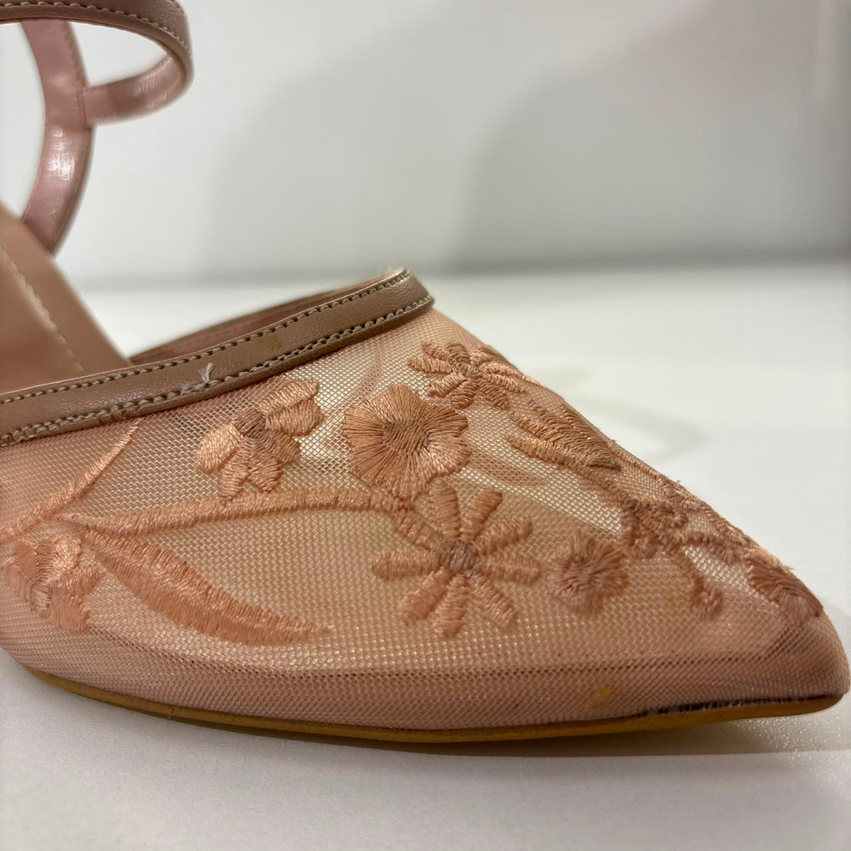 Elegant Lace Slingback Heels