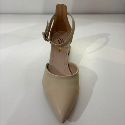 Elegant Pointed-Toe Slingback Pumps