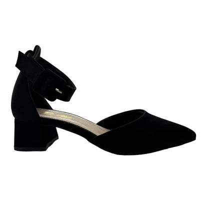 Elegant Pointed-Toe Slingback Pumps