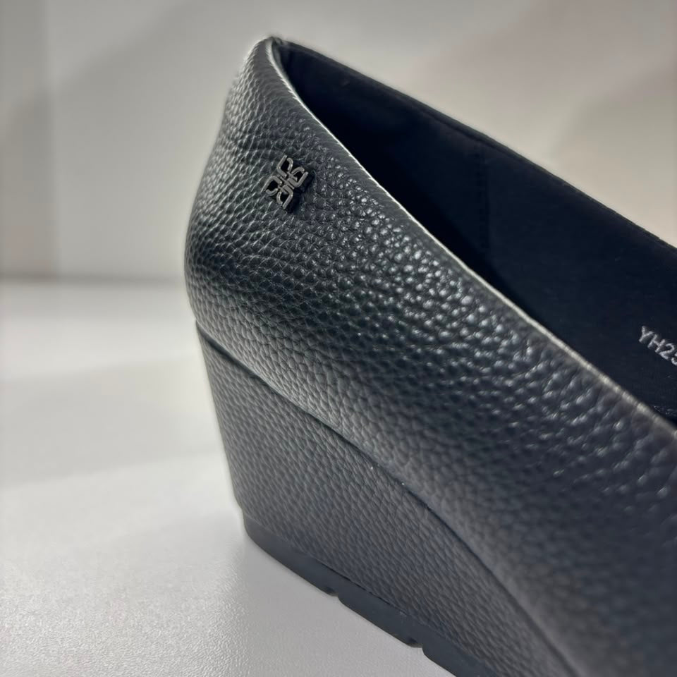 Noir Comfort Wedge